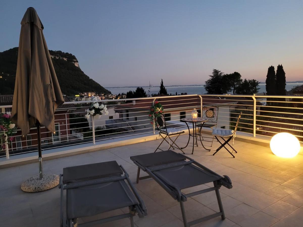 Garda View - Nuovo Appartamento Con Solarium Vista Lago Εξωτερικό φωτογραφία