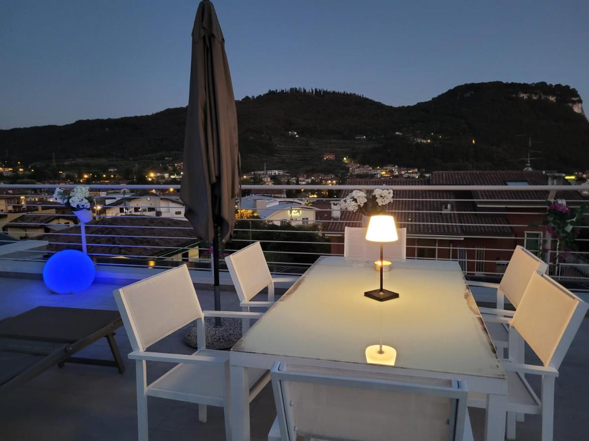 Garda View - Nuovo Appartamento Con Solarium Vista Lago Εξωτερικό φωτογραφία